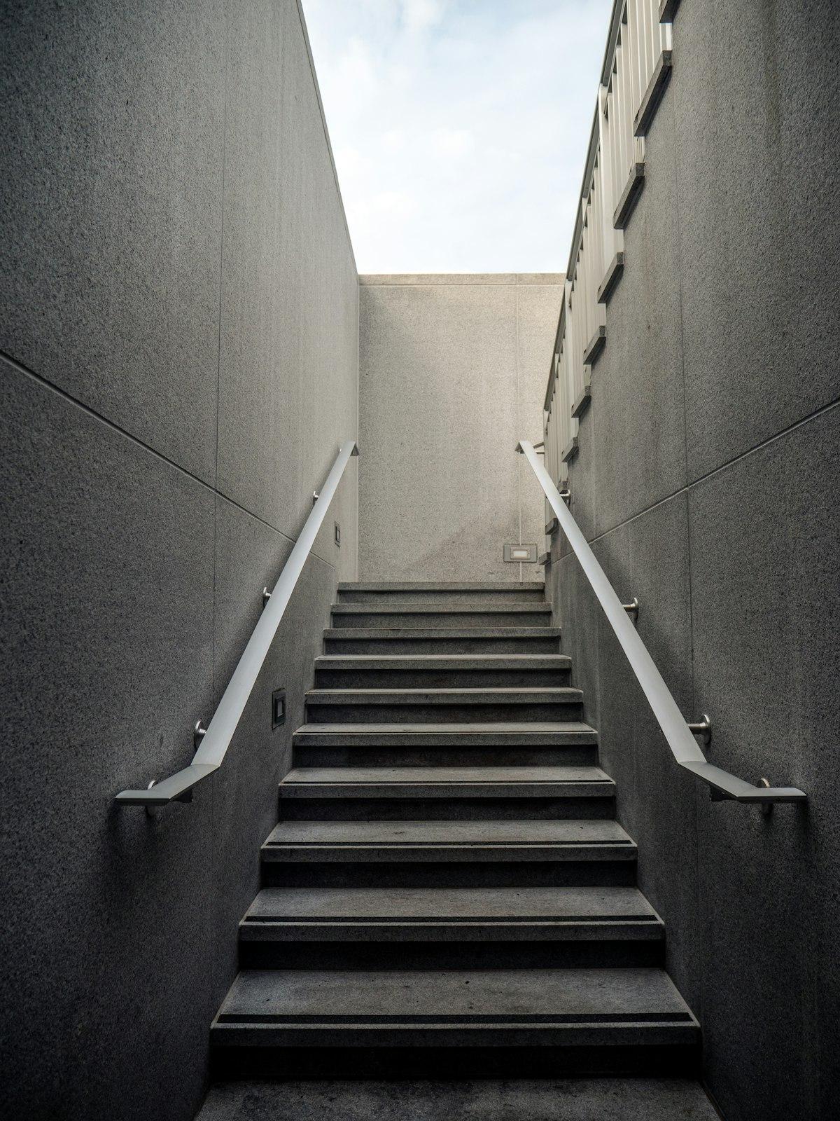 Ограждение зоны разгрузки молоковозов на молокозаводе